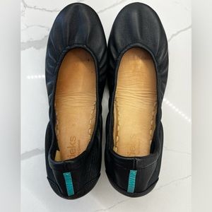 Size 8 Black Tieks